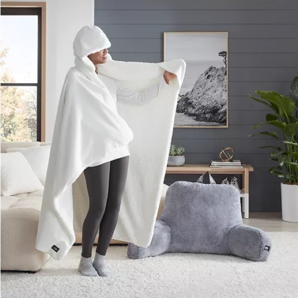UGG Avery Hooded Throw in Soft Gray - Picture 3 of 5